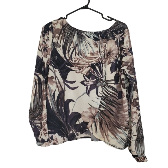 Only open back Blouse - Picture 9 of 11